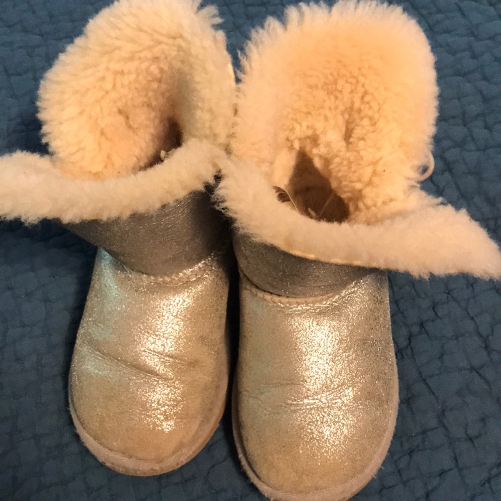 Size 10 toddler ugh boots. Silver   (EU size 27)